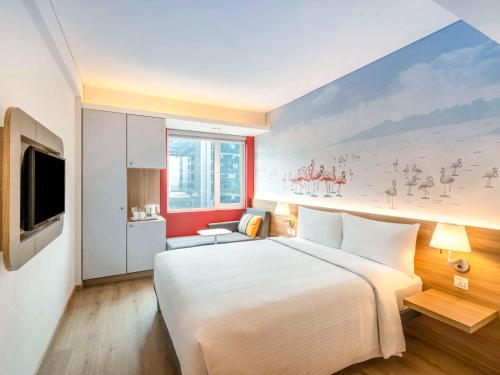 Postel nebo postele na pokoji v ubytování ibis Mumbai Vikhroli - An Accor Brand