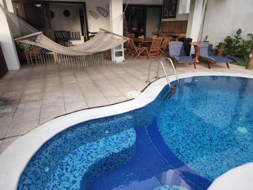 Der Swimmingpool an oder in der Nähe von Apartamentos Los Cabos Monterrico by l´Aurora Inn