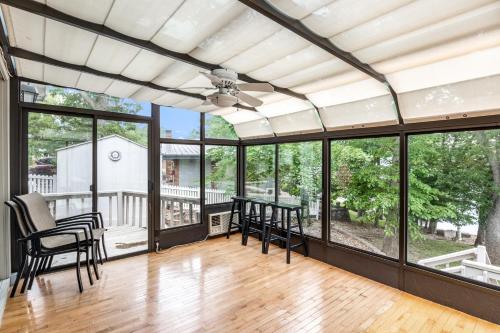 an open living room with large windows and a ceiling at Unforgettable Lake Memories in Lake Ozark