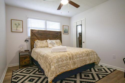 a bedroom with a bed and a ceiling fan at Taylors Gem for Families - Charming Family Getaway in Taylors