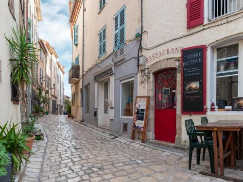 an alley in an old town with a table and chairs at Villa Jen'uka with private pool in Callian