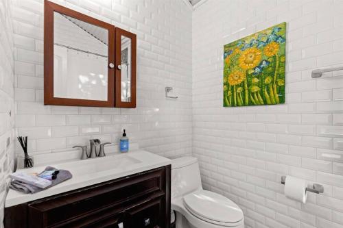 Ένα μπάνιο στο The Woodland Oasis I Luxurious Cabin Getaway I