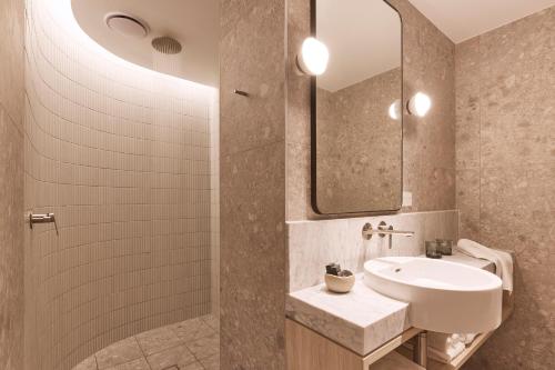 Rydges Melbourne Image