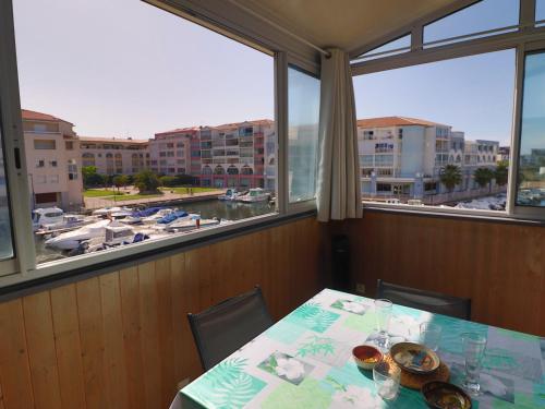 Appartement 2 pièces avec Parking et Clim à Sète - FR-1-472-190