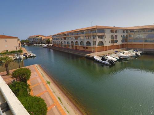 Photo de la galerie de l'établissement Appartement 2 pièces avec Parking et Clim à Sète - FR-1-472-190, à Sète