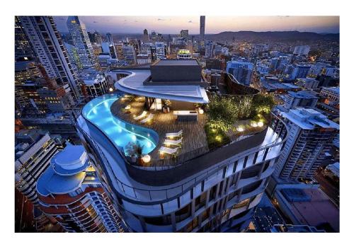a building with a swimming pool on the top of it at Lux 37th floor 2br 2bath, Infinity pool, Gym, Wifi in Brisbane