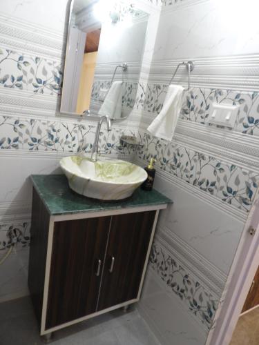 a bathroom with a sink and a mirror at THE HIDEAWAY Homestay Chail in Chail
