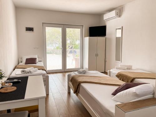 Postel nebo postele na pokoji v ubytování Studio apartmani Alex Doll