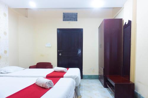 Postel nebo postele na pokoji v ubytování Hotel Golden Inn Chattagram Ltd