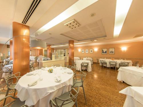 a dining room with white tables and chairs at Ristorante Hotel Lucia - 100 mt dal mare in Giulianova