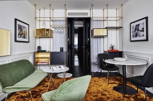 Roomers Munich, Autograph Collection Image