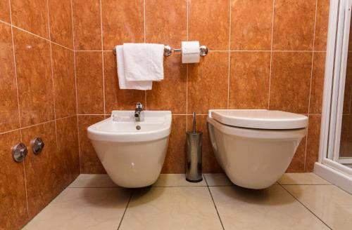 a bathroom with a toilet and a sink at La Terrazza in Aci Castello
