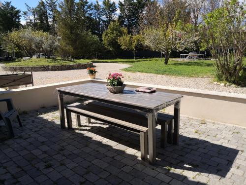 Photo de la galerie de l'établissement Mas Paolo Gite de charme en Provence Piscine, au Thor