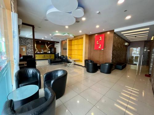 a lobby with chairs and tables in a restaurant at Eight Days Boutique Hotel - Impian Emas in Skudai