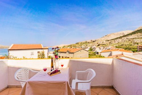 Neda beautiful view of the countryside and the sea with parking air conditioning WiFi