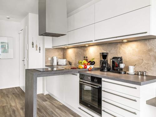 Η κουζίνα ή μικρή κουζίνα στο 6 person holiday home in Wendtorf