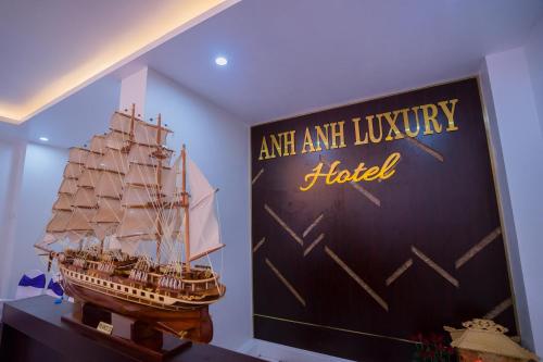 a model of a ship on display in a room at Anh Anh Luxury Hotel in Tuyên Quang