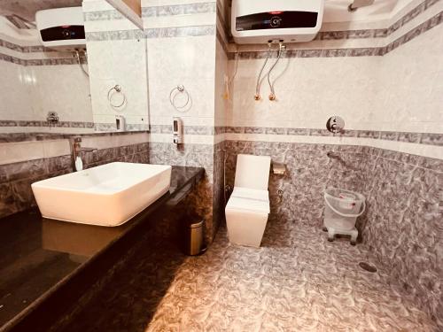 a bathroom with a sink and a toilet at Hill River Resort - Central Heated & Air cooled in Manāli