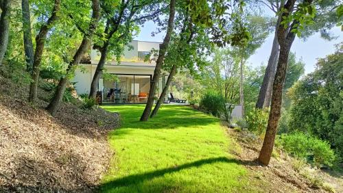 Contemporary california style property, Sleep 5