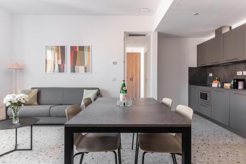 Una cocina o cocineta en Numa Rome Verso