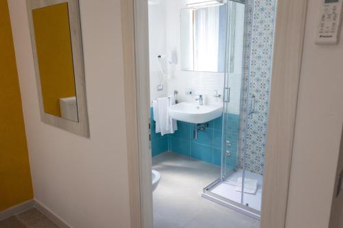 A bathroom at B&B L'Oasi