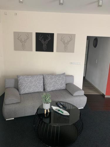 a living room with a couch and a coffee table at Gästehaus "Auszeit" in Burgschwalbach