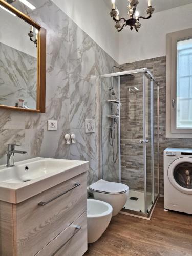 a bathroom with a sink toilet and a shower at La Ca' Bianca Affittaly Rooms in Castenaso