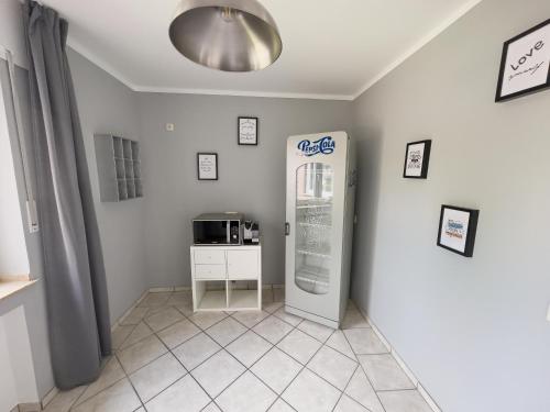 a room with a kitchen with a refrigerator at Ruhiges Juwel: frisch renoviert 100 qm in Jülich