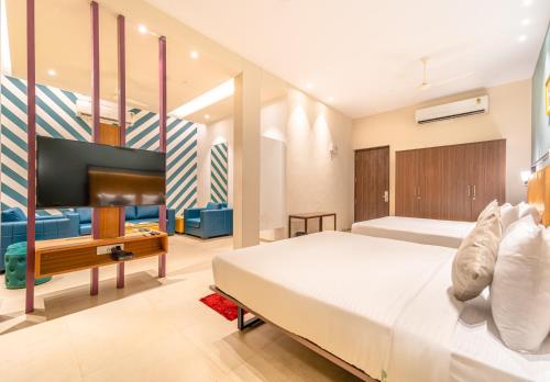 Una cama o camas en una habitación de Shamrock Greens by Jardin Hotels