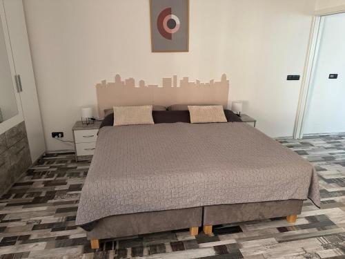 En eller flere senge i et værelse på Apartmán PILLER