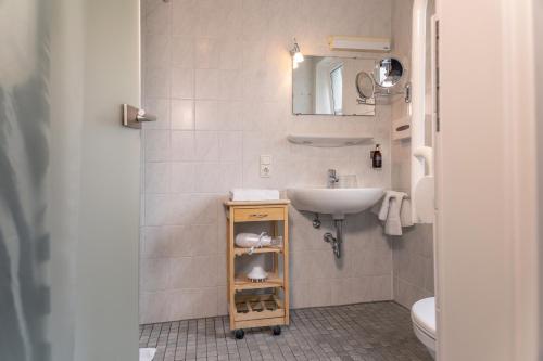 Koupelna v ubytování HOTEL DÜNENLÄUFER Carolinensiel