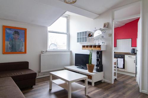 a living room with a couch and a table at Plush Stay for Four in Central Brixton in London