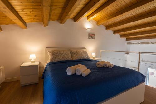 a bedroom with a blue bed with two towels on it at SHANTI HOLIDAY HOUSE in Palermo