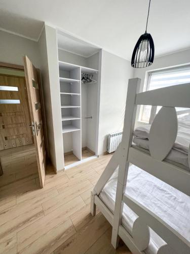 Ένα ή περισσότερα κρεβάτια σε δωμάτιο στο Apartamenty 53