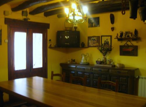 Casa Enriu-Alojamiento y desayunoにあるキッチンまたは簡易キッチン