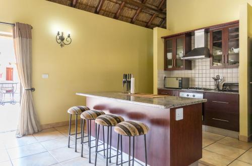 Dapur atau dapur kecil di Zebula Golf Estate & Spa Executive Holiday Homes