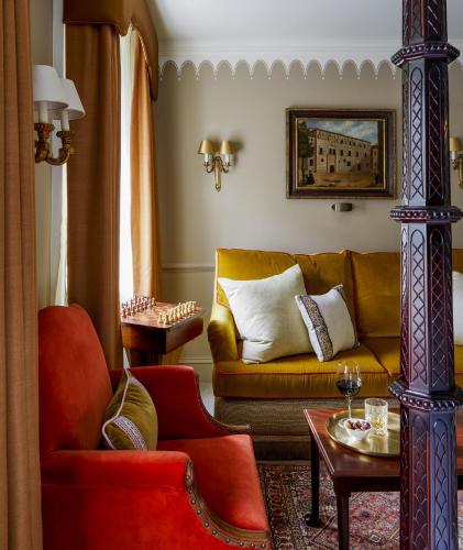a living room with a couch and two chairs at Henrys Townhouse Marylebone, London in London