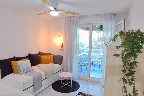 RAVAS Studio climatisé terrasse proche commerces