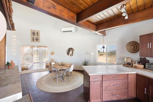 Imagen de la galería de Abracadabra Dome - Come Experience the UNIQUE and Cozy! home, en Landers