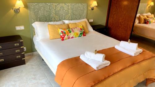 Cama o camas de una habitación en Apartments Soleil Tossa 5