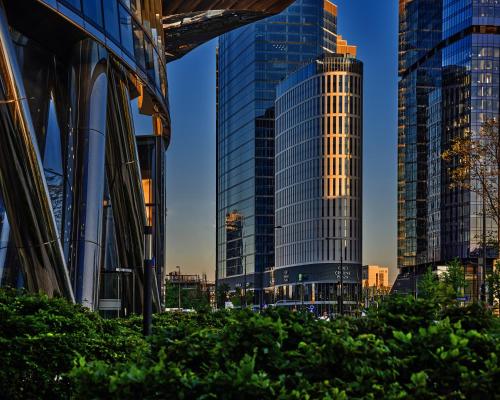 ワルシャワにあるCrowne Plaza - Warsaw - The HUB by IHGの高層ビル群