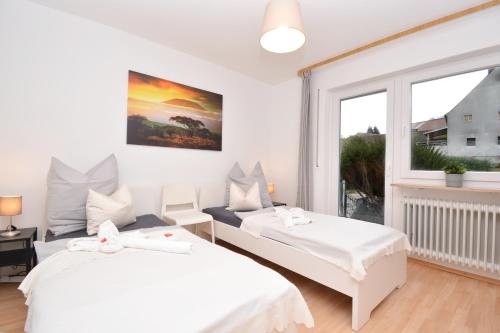 Postel nebo postele na pokoji v ubytování ROH01-RI Apartment in Rohr