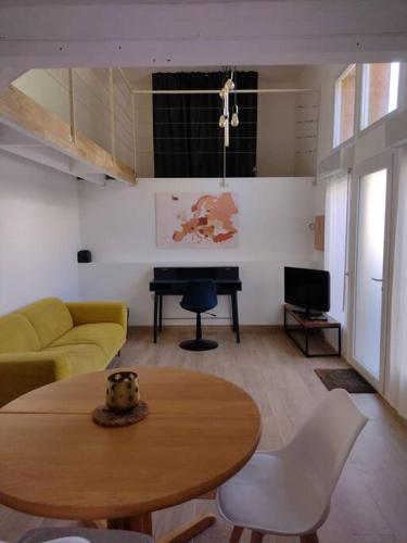 Loft avec jardin en ville et parking