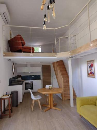 Loft avec jardin en ville et parking