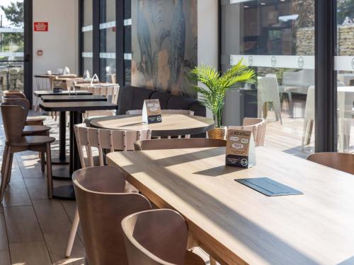 Restaurant ou autre lieu de restauration dans l'établissement B&B HOTEL Rennes Parc Expo Aéroport