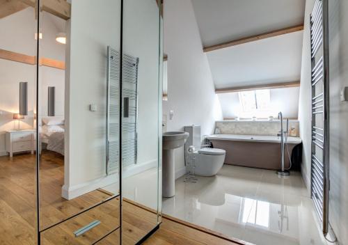 a bathroom with a tub and a toilet and a sink at South Cuma in Drewsteignton