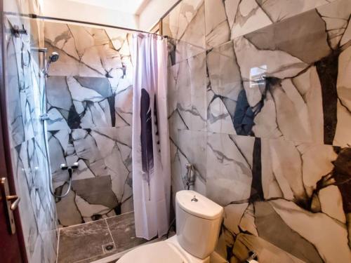 Ένα μπάνιο στο Deluxe Sani Relax Villa