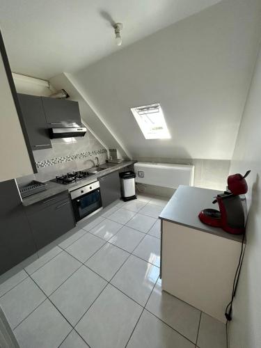 Dapur atau dapur kecil di MAGNIFICENT Family Flat Self checkin avb