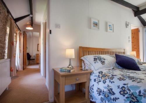Krevet ili kreveti u jedinici u okviru objekta Garden Cottage at Higher Bowden Estate