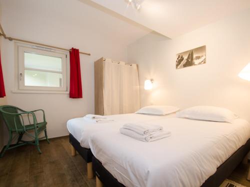 Posteľ alebo postele v izbe v ubytovaní Charmant T3 rénové avec jardin, parking & wifi à Chamonix - FR-1-343-206